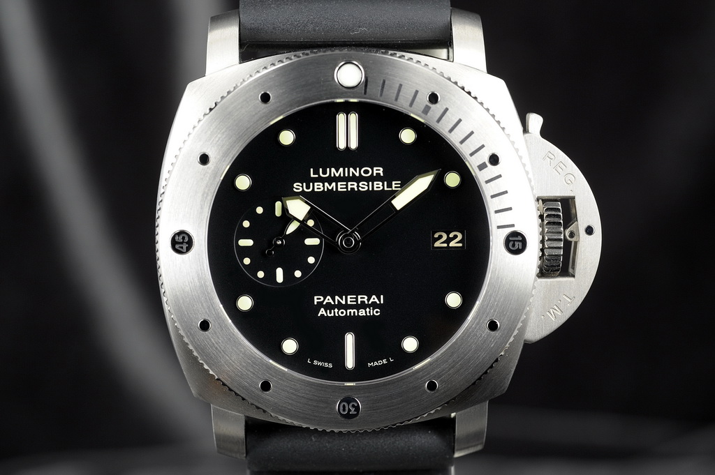 [SOLD] [NEW] Panerai PAM 305 Luminor Submersible 1950 3-Days 47m